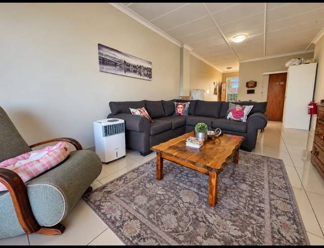2 BEDROOM APARTMENT FOR SALE IN ALBERTON NORTH